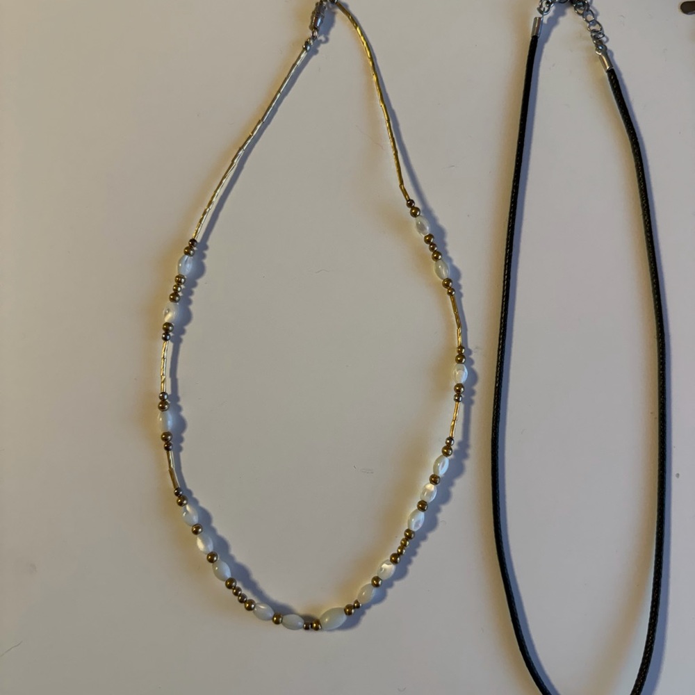 Gold and faux pearl beaded necklace